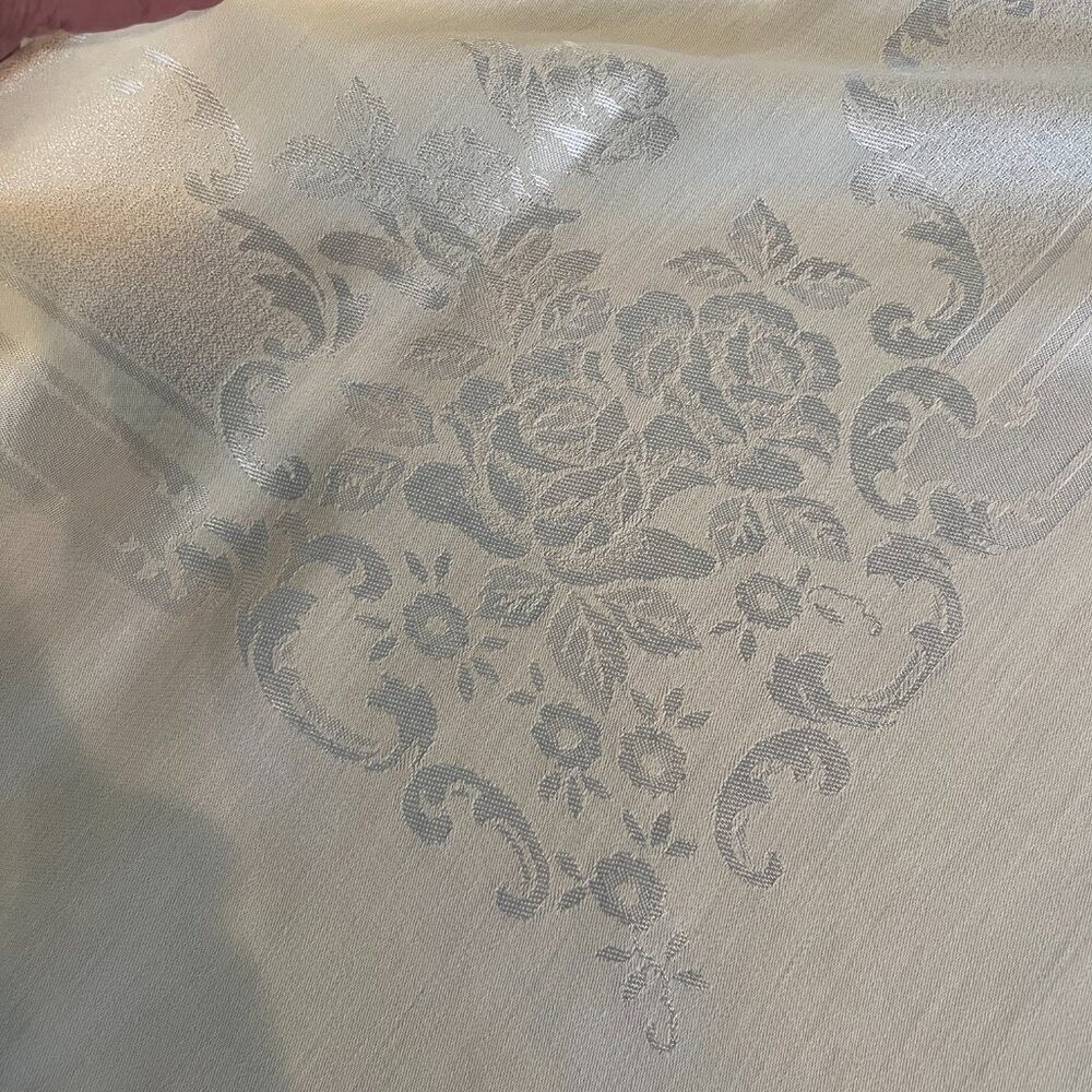 Yellow Damask Tablecloth - Picture 5 of 8